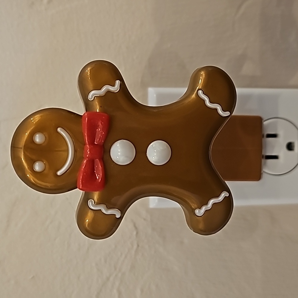 Wallflower Vintage Gingerbread Ornament plug in diffuser